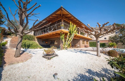 Torrelles de Llobregat Villa | Villa Torrelles: Pool and views 20min to Barcelona