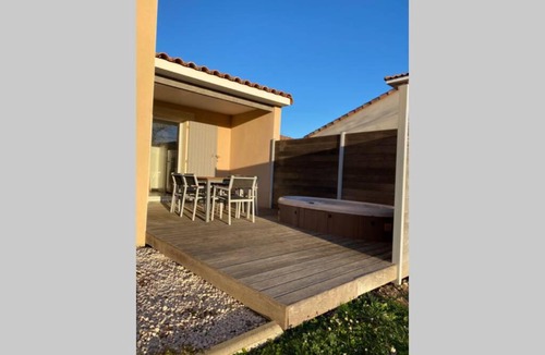 Fabregues Villa | Villa T3 piscine jaccuzi privatif