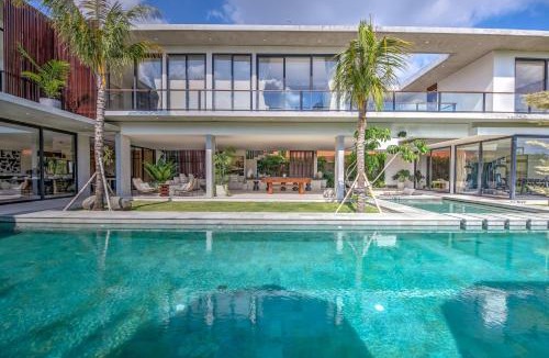 Babakan Villa | Villa Tama House