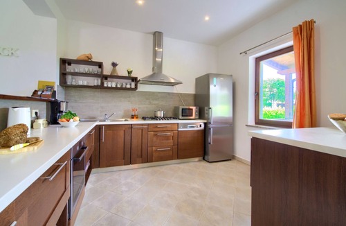 Kras Villa | Villa Tara with heated pool by Villas Guide