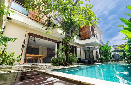 Dewi Sri Villa | Villa Tepi Sungai - 6BR Luxury Private Pool Villa - Seminyak Sleeps 14