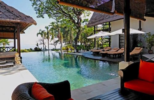 Lokapaksa Villa | Villa Terang Bulan - absolute beachfront!