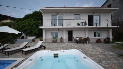 Bregi Villa | Villa Terra by Villas Guide