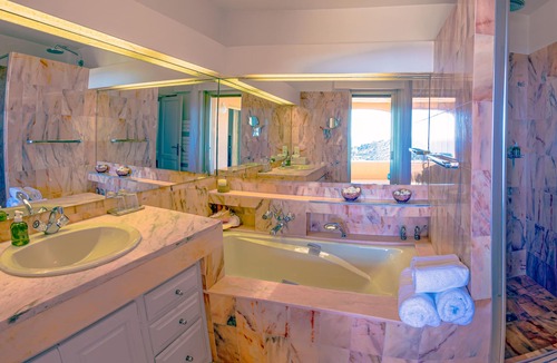 Le Lavandou Bed & Breakfast | Villa Thalassa Art' B&B