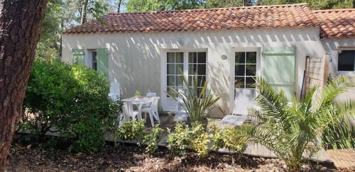 Les Conches House | VILLA THALIA