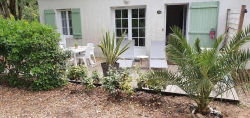 Les Conches House | VILLA THALIA