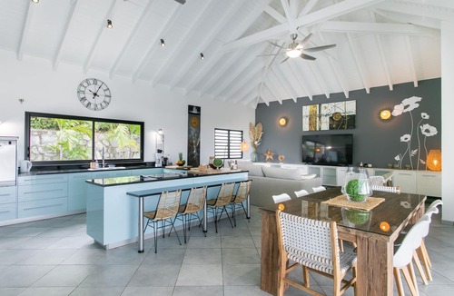 Orient Bay House | Villa The SALT Pool, Jacuzzi, Sea View