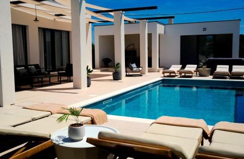 Dvornica Villa | Villa Thora