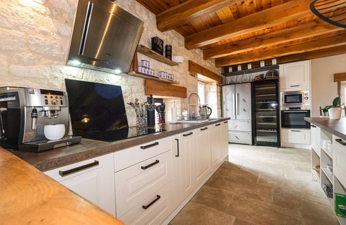 Frausseilles Villa | Villa Thun - Pool - House with character