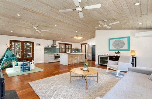 Holgate House | Villa Tierra| pool, acreage | Accom Holidays