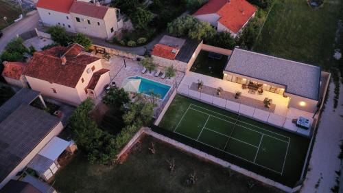 Policnik Villa | Villa Tina with Swimming Pool, Tennis court, Games room, Sauna, Gym, BBQ