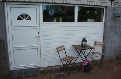Skanderborg Apartment | Villa Toften. Modern Garden Level Flat. 2 Bedroom Near Lake
