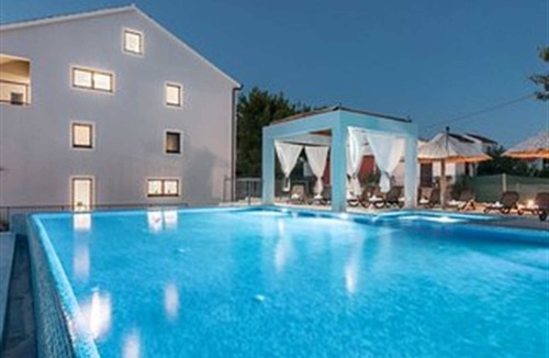 Cove Makarac (Milna) House | Villa Toma 1 - Semi detached House with shared pool