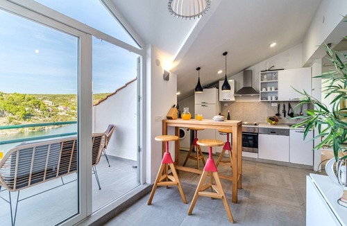 Bobovisca House | Villa Tudor mit atemberaubender Aussicht by Interhome