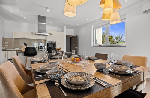 Sikici Villa | Villa Una in Pula with heated pool, whirlpool & private tennis court