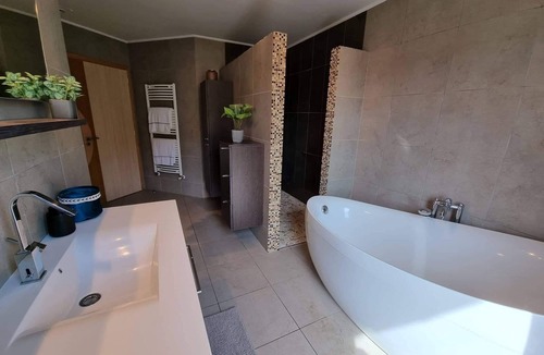 Montenach Villa | Villa under the vines