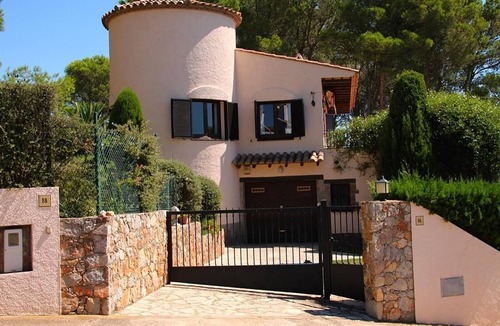 La Torre Vella Villa | "Villa Urgell" with Pool, Wi-Fi, Terrace and Garden