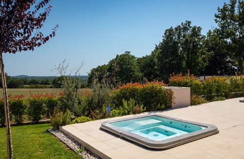 Kadumi Villa | Villa Ursaria by Villas Guide