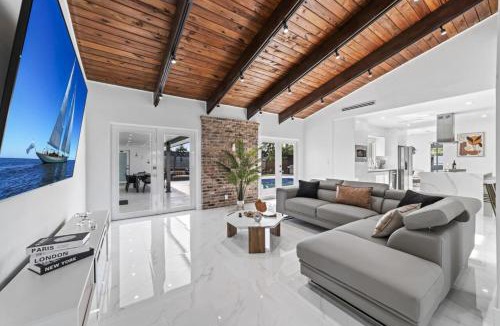 Miami Gardens Villa | Villa Kimaala with pool