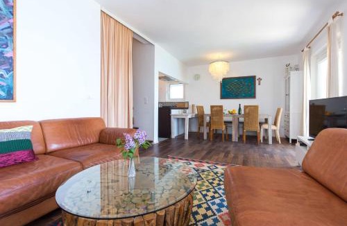 Vantacici Villa | Villa Valica