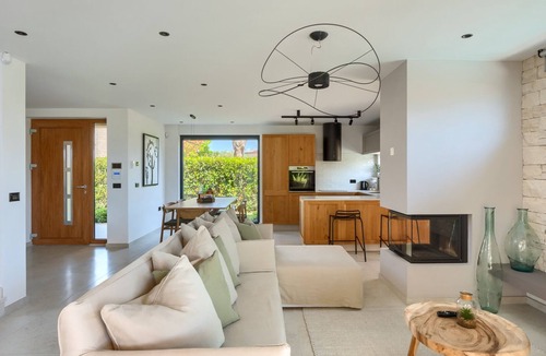 Kadumi Villa | Villa Vallis by Villas Guide