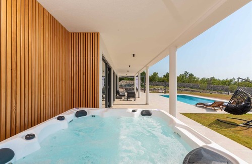 Smrika Villa | Villa VeAna by Aneo Travel