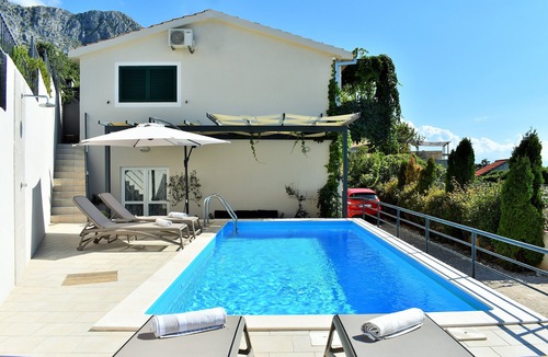 Podgora Villa | Villa Vedran - A Peaceful Retreat with Stunning Sea Views in Podgora