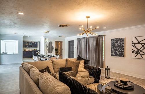 Pembroke Pines House | Villa Velvet ~ Heated Pool, Jacuzzi, Game Room & Minutes to Beaches