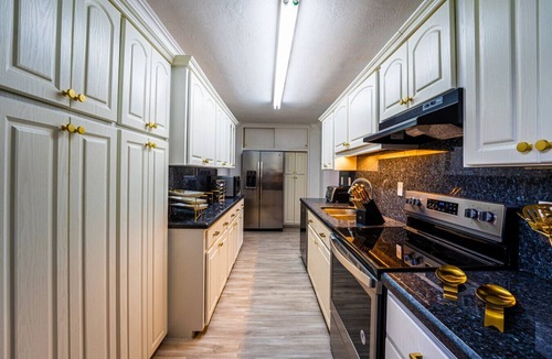 Pembroke Pines House | Villa Velvet ~ Heated Pool, Jacuzzi, Game Room & Minutes to Beaches