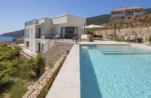 Komiza Villa | Villa Vendi - Four Bedroom Villa, Sleeps 8