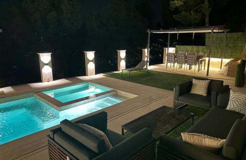 Vallirana Villa | Villa Venecia Pool Spa heated pool 25 min BCN