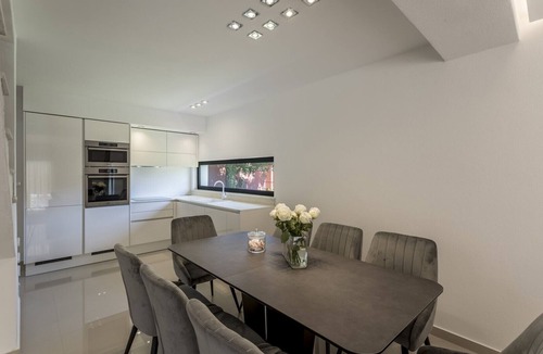 Srinjine Villa | Villa Ventura with a private heated pool, superfast broadband, gym
