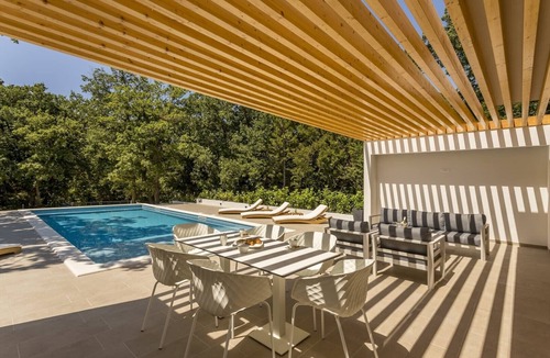 Srinjine Villa | Villa Ventura with a private heated pool, superfast broadband, gym