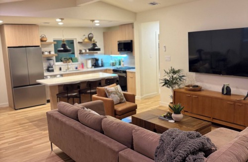 Rio Vista House | VILLA VERDE WALKING DISTANCE TO RIVERn~Rio Vista Lovely 3 bd room~ SMTX