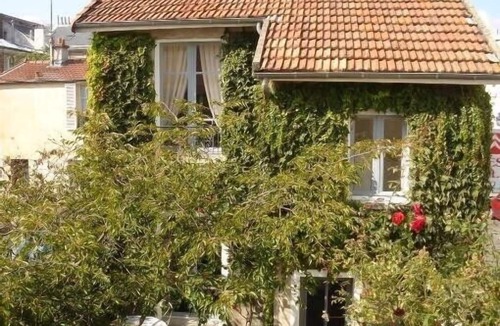 Saint-Louis Apartment | VILLA VERSAILLES/Furnished Rental/bed&breakfast near Chateau De Versailles