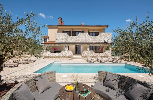 Sumber Villa | Villa Vesna with heated pool, sauna, jacuzzi