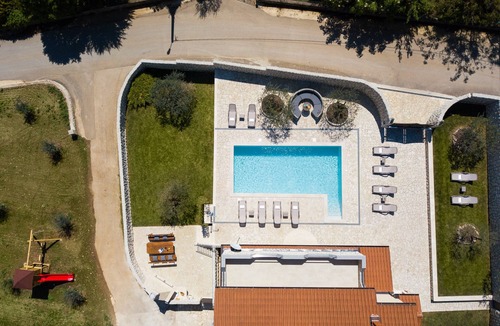 Sumber Villa | Villa Vesna with heated pool, sauna, jacuzzi