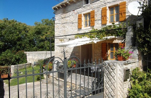 Rakalj House | villa 'Vickovi' with shared pool