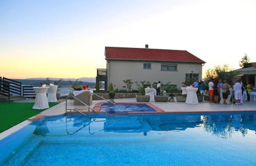 Klanfari Villa | Villa Viktoria