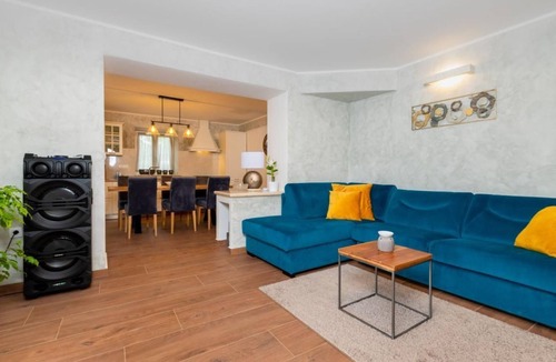 Vinez House | Villa Violette mit Pool nahe Stadtzentrum by Interhome