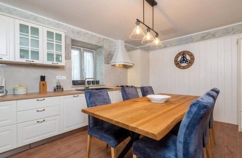 Vinez House | Villa Violette mit Pool nahe Stadtzentrum by Interhome