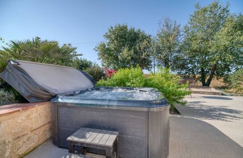 Faudoas Villa | Villa Virginie Gîte 1 – Spacious Air-Conditioned House with Heated Pool and Spa
