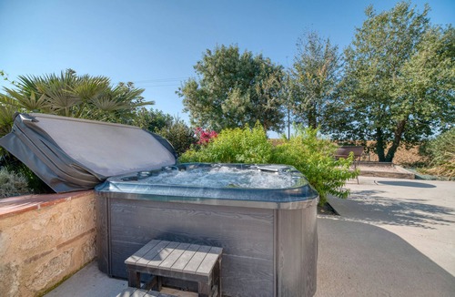 Faudoas Villa | Villa Virginie Gîte 1 – Spacious Air-Conditioned House with Heated Pool and Spa