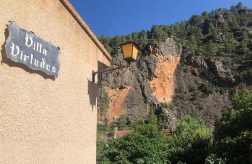 Ayna House | Villa Virtudes Ayna