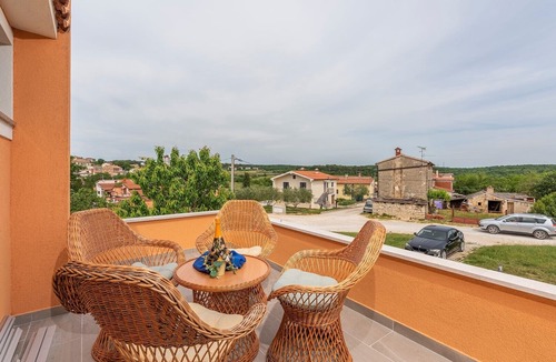 Strpacici Apartment | Villa Visnjan with Pool/Apartment No.1 on the First Floor with Balcony