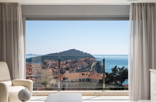 Pile Villa | Villa Vita Adele pool sauna jacuzzi sea view bbq family
