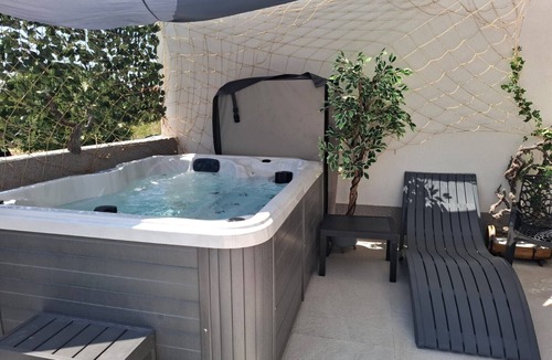 Rudine Villa | Villa Viva - with outdoor pool and jacuzzi