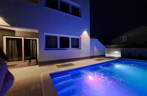Rudine Villa | Villa Viva - with outdoor pool and jacuzzi