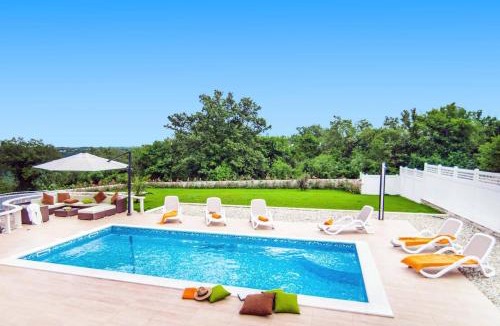 Kringa Villa | Villa Vivian by Villa Plus