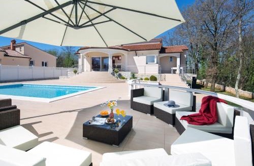Kringa Villa | Villa Vivian by Villa Plus